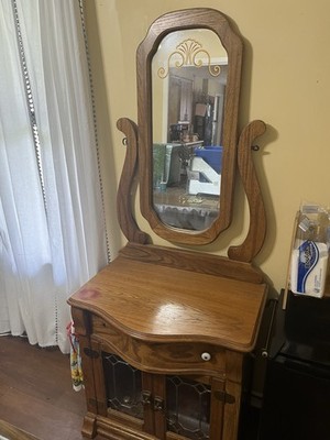 Vintage Pulaski Furniture Co. Keepsake Collection WashStand with