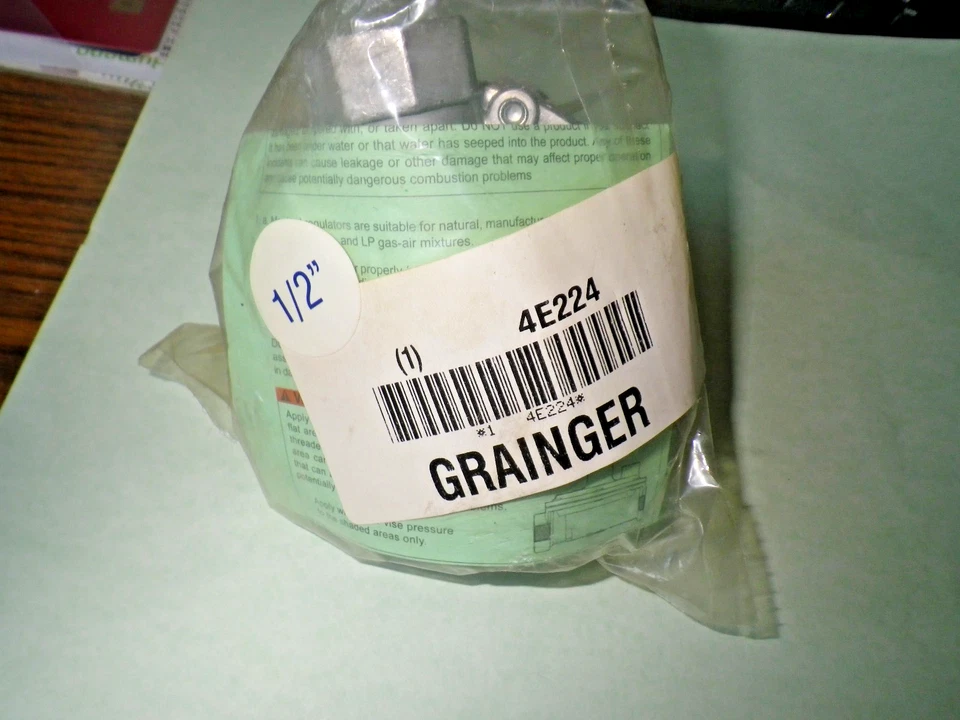 Regulador de presión de gas MAXITROL 325-3 (1/2" NPT) 10 psig, 250000 BtuH 4E224 Foto 4 de 4