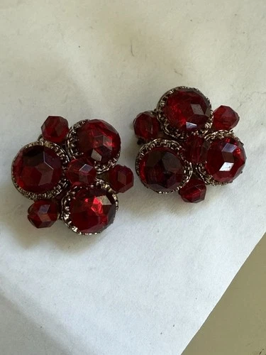 VTG 1 1/4” RED & GOLD BEADED CLIP-ON EARRINGS-COSTUME JEWELRY