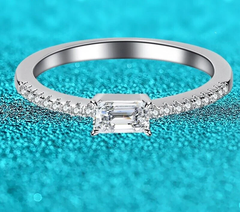 Anillo de platino corte esmeralda de 0,5 quilates creado en laboratorio VVS1/D/Excelente pase de prueba de diamantes 4 Foto 3 de 4