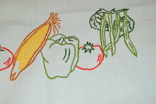 A VEGETABLE HARVEST FOR SUMMER & AUTUMN! VTG GERMAN TABLECLOTH THANKSGIVING - Picture 5 of 7