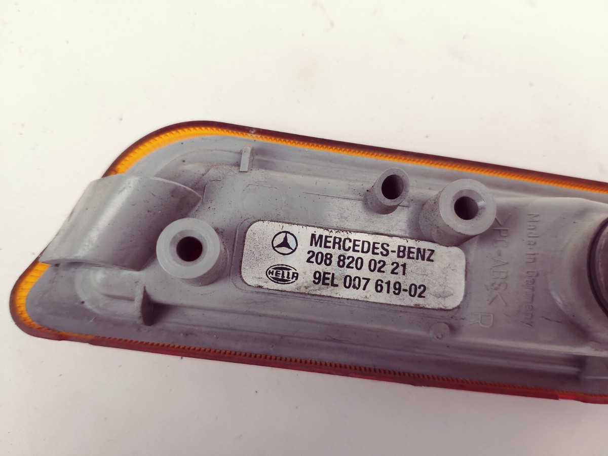 アリス　ブヂイヤント 2001 MERCEDES CLK430 W208 Right Front Bumper Marker Light