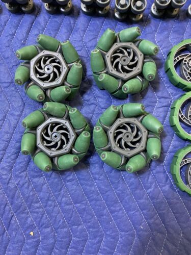 LARGE Lot of VEX Robotics Wheels and treads great condition read below - Picture 2 of 10