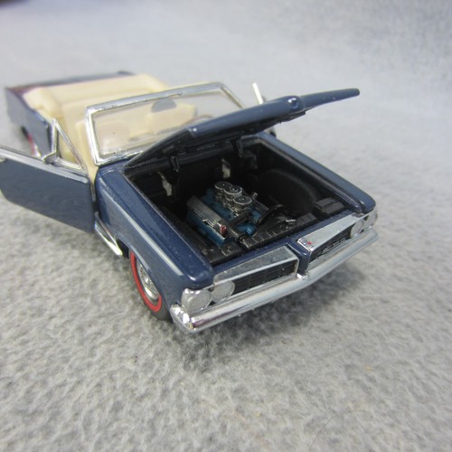 Franklin Mint Pontiac GTO Vintage 1/43 Diecast Car Functional Doors Blue - Picture 3 of 9