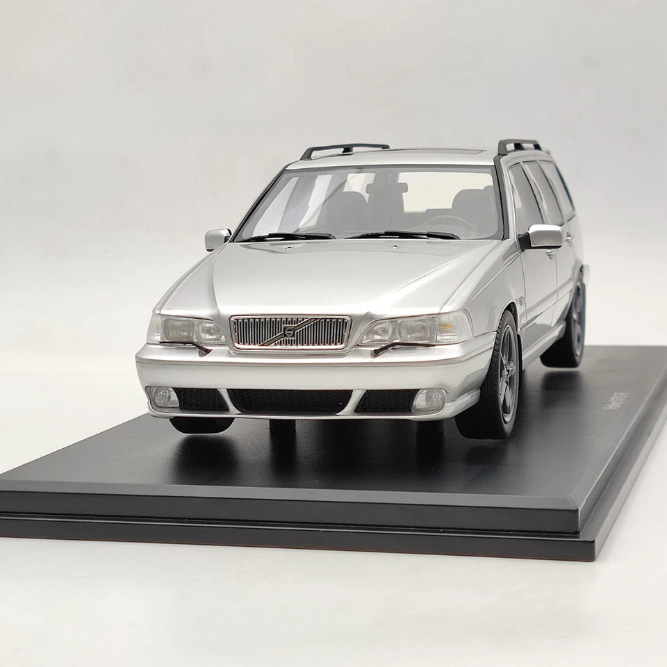 Coche modelo DNA000155 plateado limitado DNA000155 1998 VOLVO V70 R P80 1/18 DNA Collectibles Foto 4 de 4