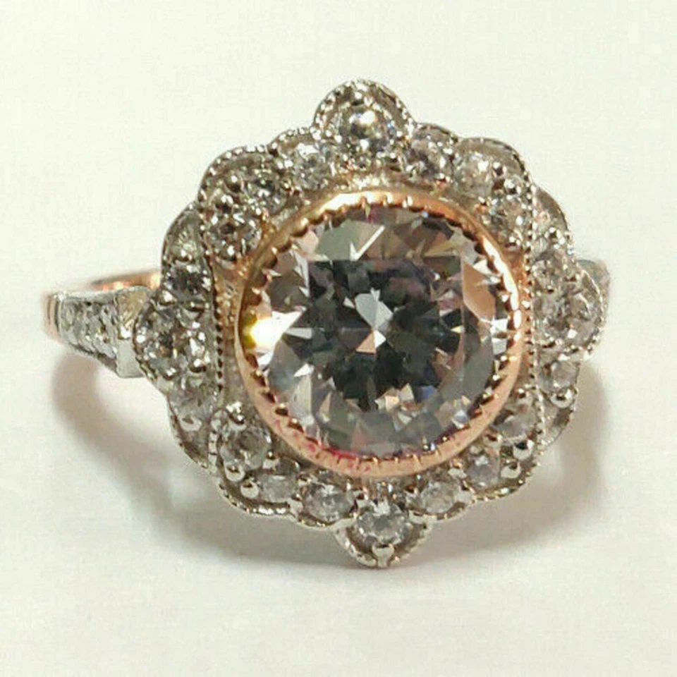 Anillo de compromiso solitario de moissanita con racimo de corte redondo de 3,75 quilates de oro rosa de 14 quilates Foto 2 de 4