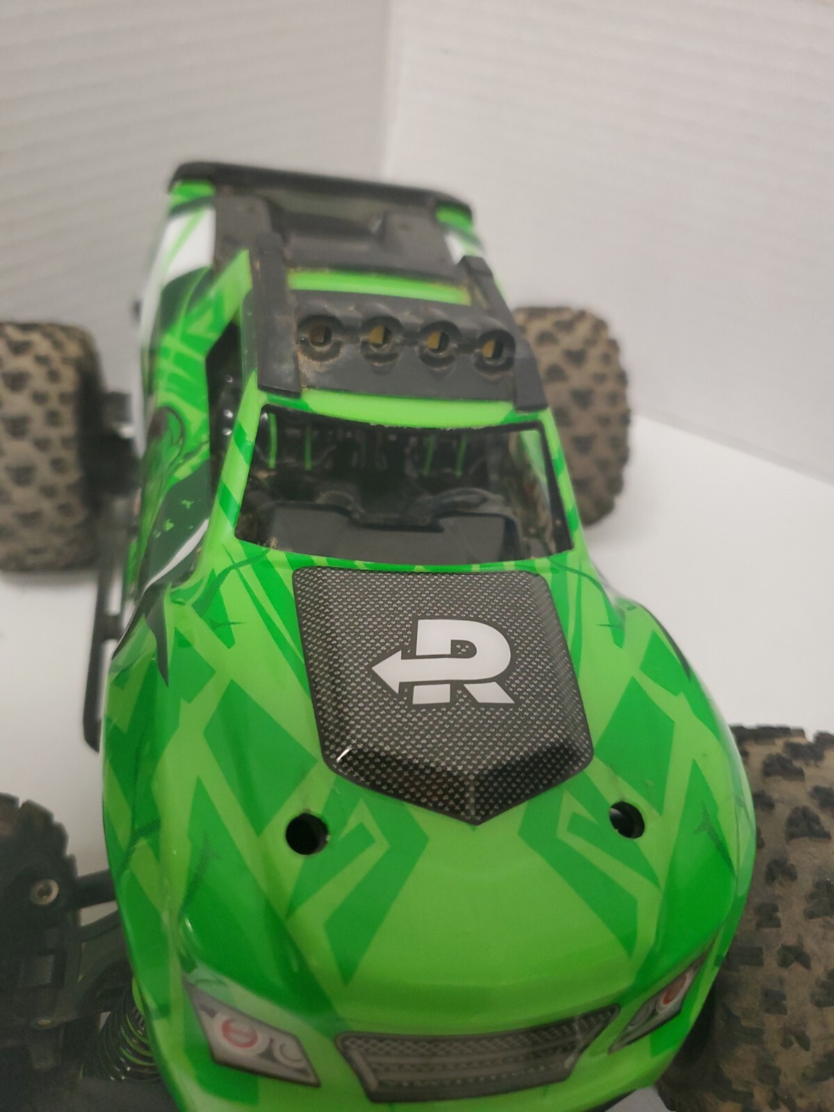 RIAARIO  TEAR UP THE DIRT 1:18 SCALE 4WD Racing Car 2.4G  Remote Control Car