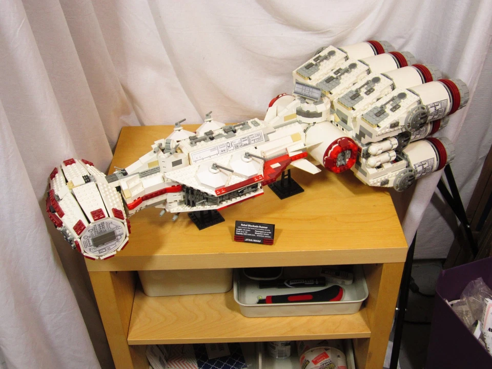 Lego 10019 - Tantive IV/Rebel Blockade Runner - completo Foto 2 de 4