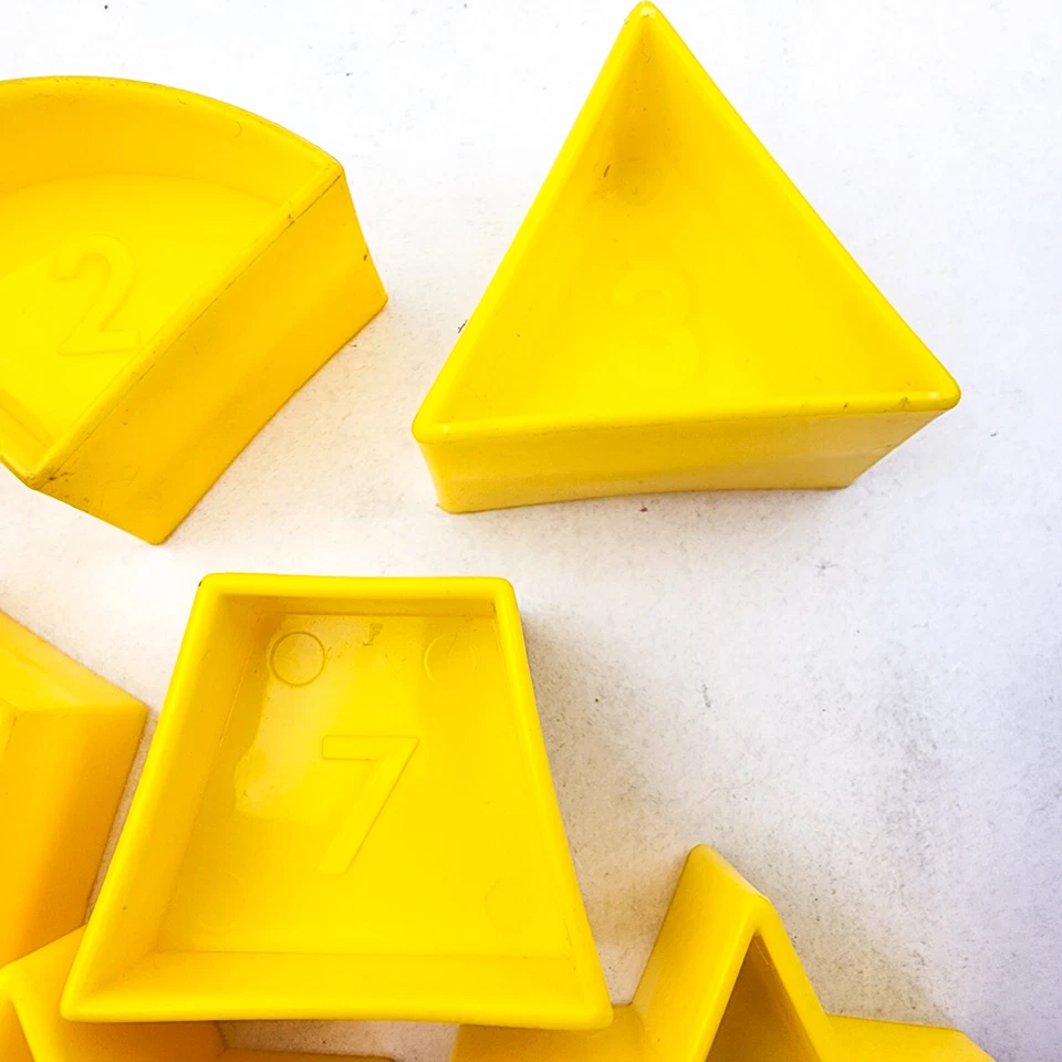 Tupperware Forma O Bola Clasificador Formas Amarillas Forma Lote de 8 Desgaste de Repuesto Foto 4 de 4