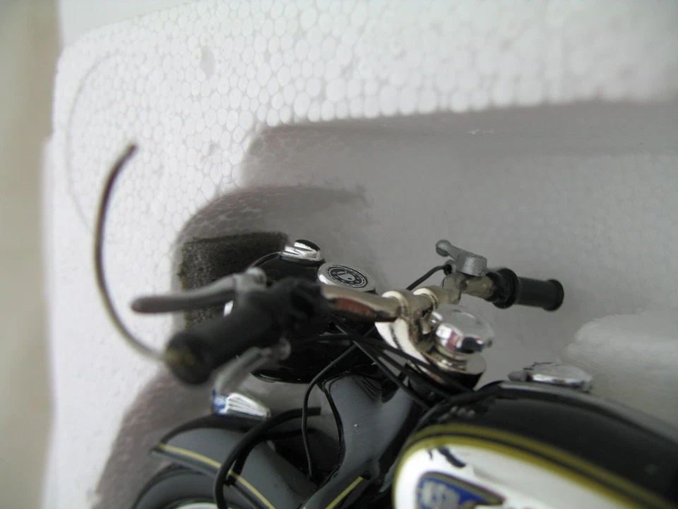 Motocicleta Schuco modelo 06530: NSU Superlux, circa 1954-1956 Foto 3 de 4