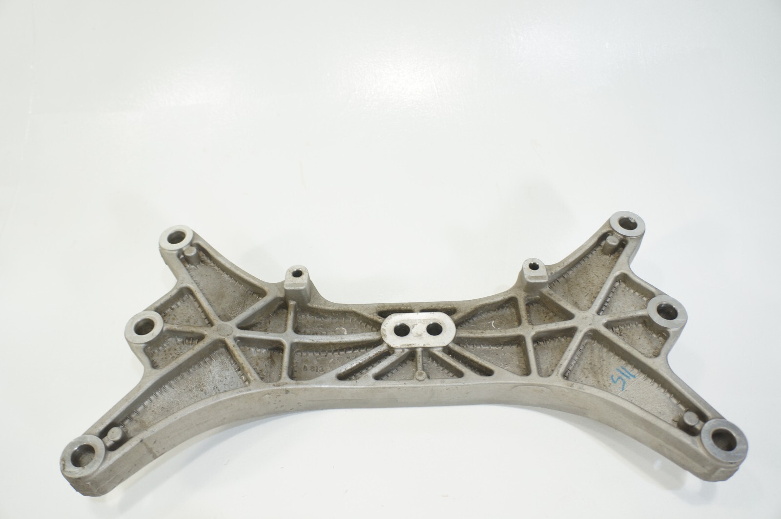 14-2017 Maserati Ghibli Transmission Crossmember Bracket Support 670003953