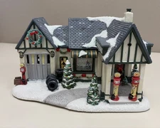 St Nicholas Square Christmas Village 19919 Gas Station 2006 Illuminated 