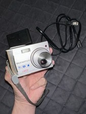 Olympus Camedia D-630 5.0MP Digital Camera Mint W/Memory Card Battery Charger