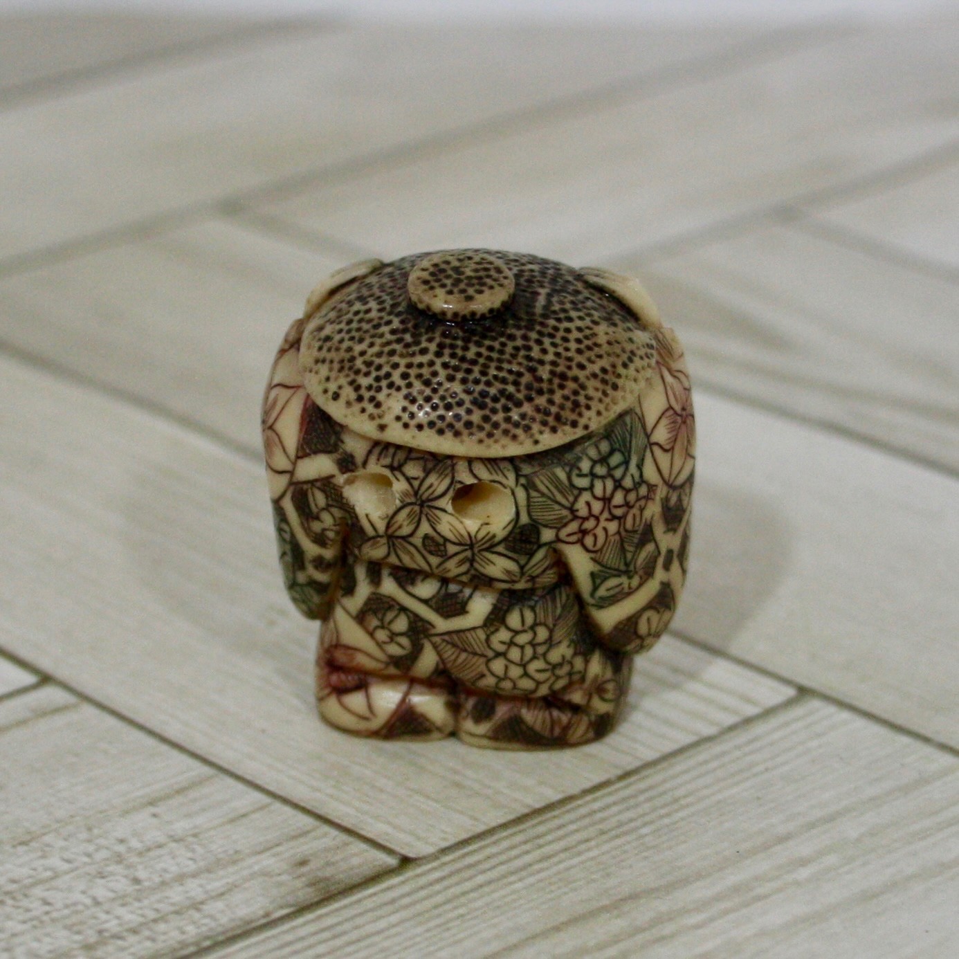 Era Netsuke Old woman signed [Masatoshi] Mixed Materials Sagemono Rare item