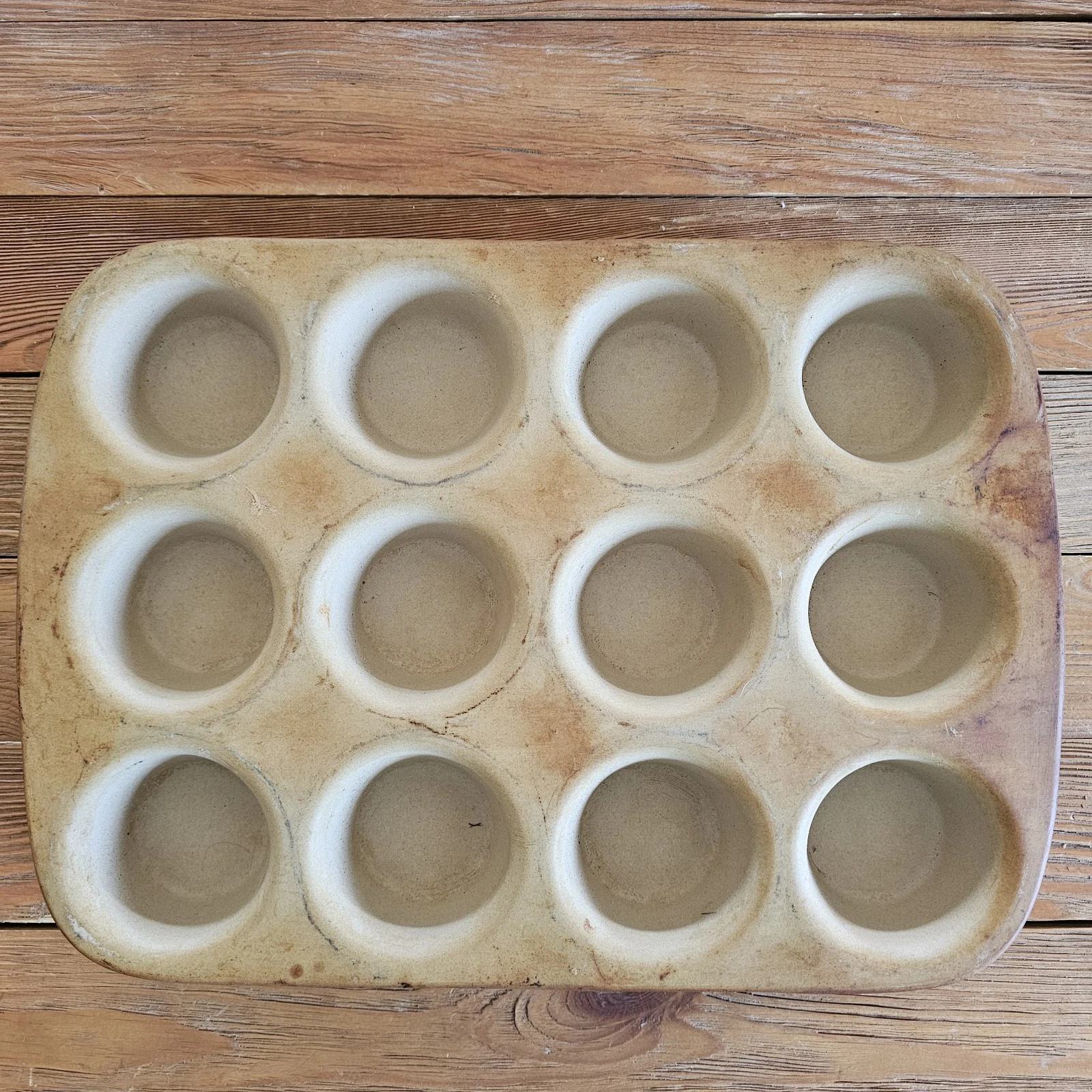 The Pampered Chef Family Heritage Stoneware 12 Count Muffin Pan 1101 DISCONTINUE