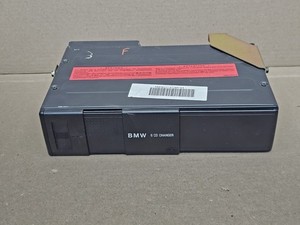 97-03 BMW E39 525i 528i 530i 540i M5 Trunk OEM 6 disc CD Changer OEM 82111469404