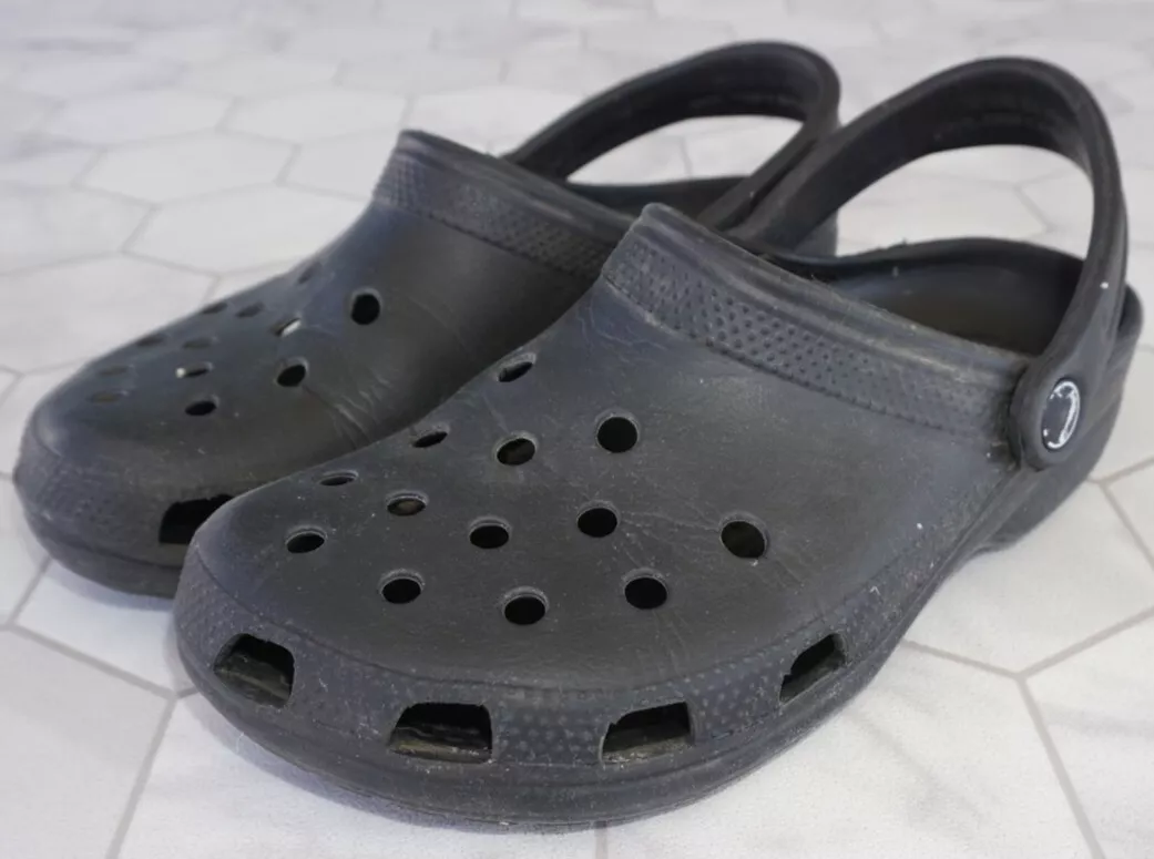 Black crocs sales size 8