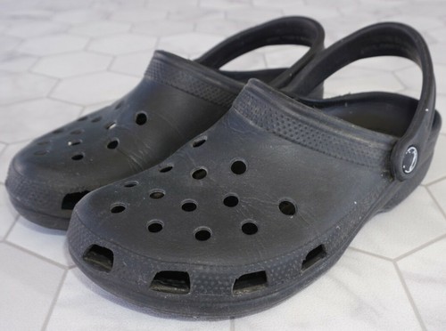 black crocs size 6