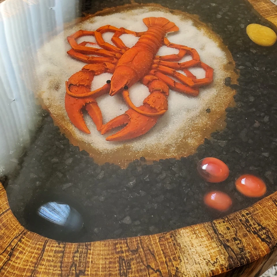 Mesa auxiliar borde vivo, mesa auxiliar borde natural, langosta, mosaico de madera Foto 3 de 4