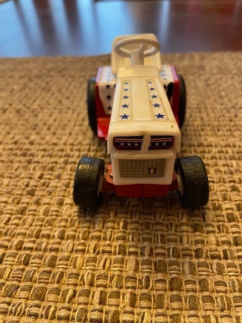 IH International Cub Cadet Spirit of 76 Lawn Tractor Nice ORIGINAL Patina 1/16 - Image 4 of 4