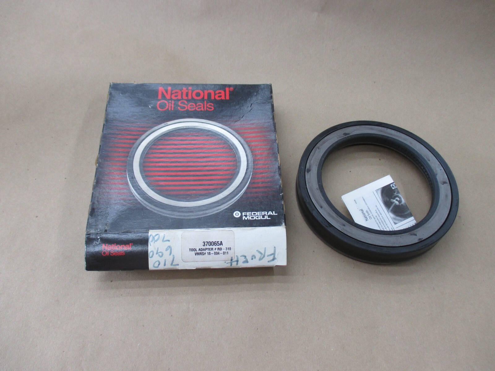 370065A NATIONAL SEAL TRUCK PARTS      NOS