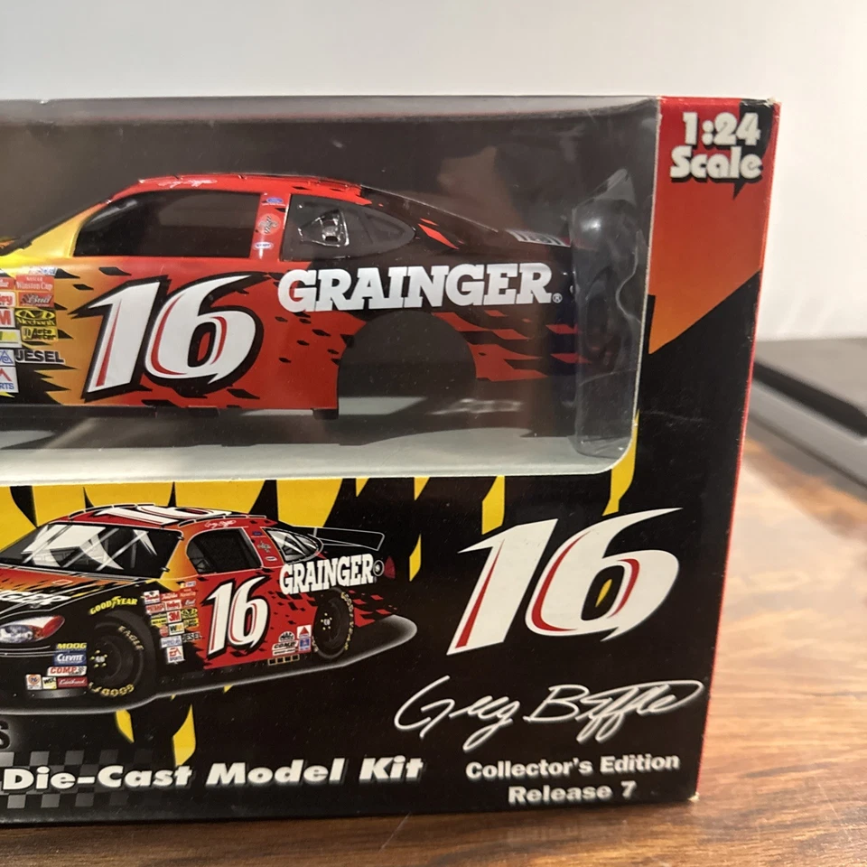 Greg Biffle 2003 Grainier Motorworks 1/24 Die-Cast Model Kit Nuevo y Precintado Foto 4 de 4
