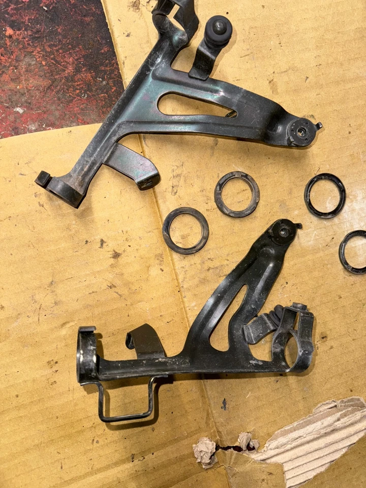 88,89,90 yamaha dt-50lc headlight brackets - Image 4 of 4