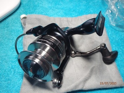 Neue TICA Flash Spin  FN 4000 Spinnrolle Angelrolle Stoffbeutel / 300 m. Pike Sh