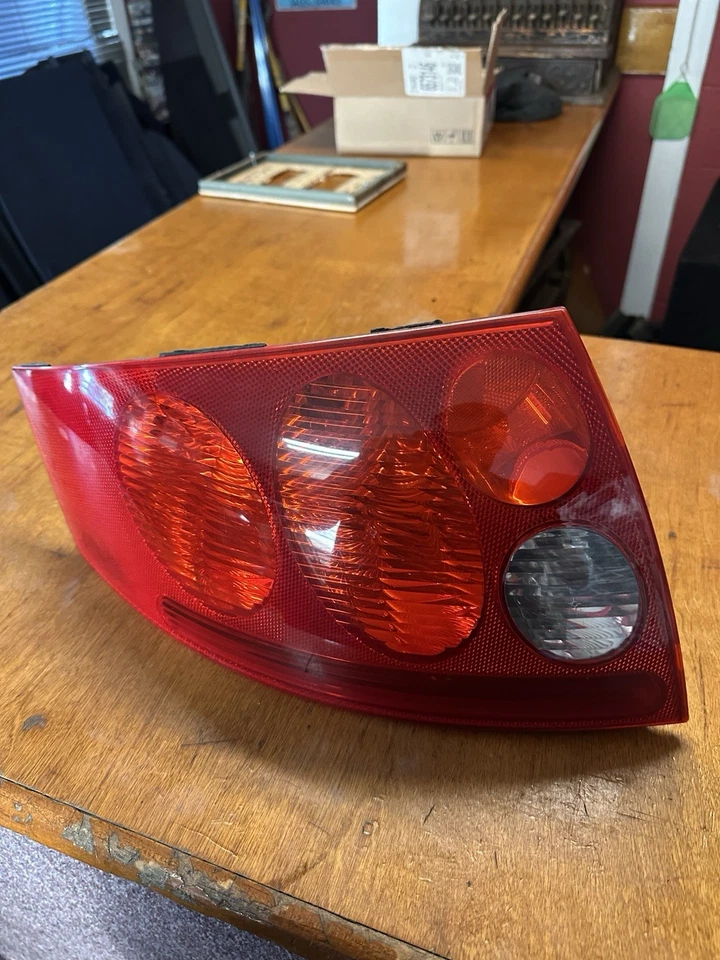 1999-2006 Audi TT MK1 Taillight Tail Lamp Rear Left P/N 8N0945095c OEM - Image 3 of 4