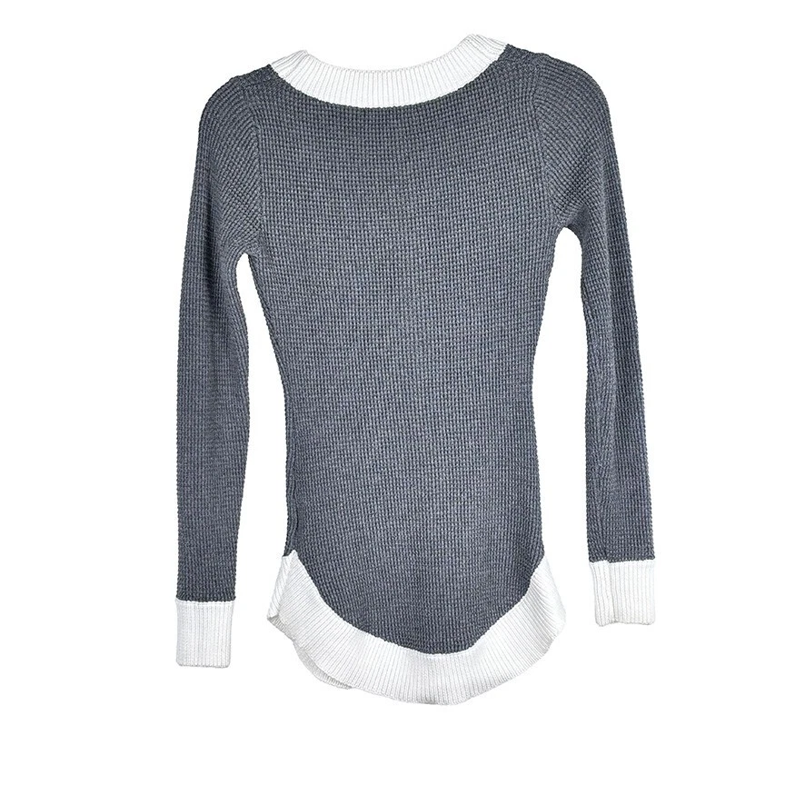 Sudadera Patty Boutik para mujer talla pequeña cuello en V profundo color en contraste Foto 2 de 3