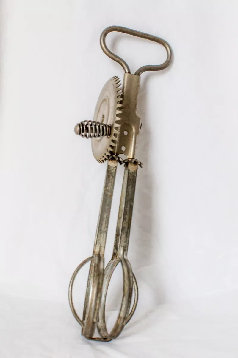 VINTAGE METAL HAND CRANK MIXER/EGG BEATER A&J MADE IN USA PAT OCT 9 1923  DECOR