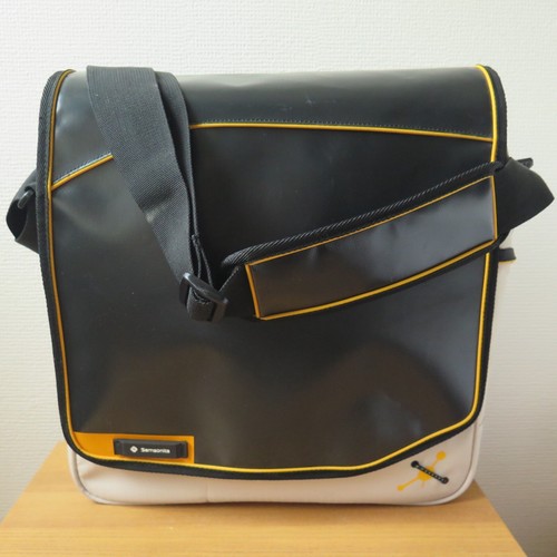 SAMSONITE BLACK MESSENGER LAPTOP BAG 