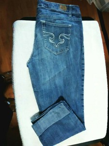 light blue capri jeans