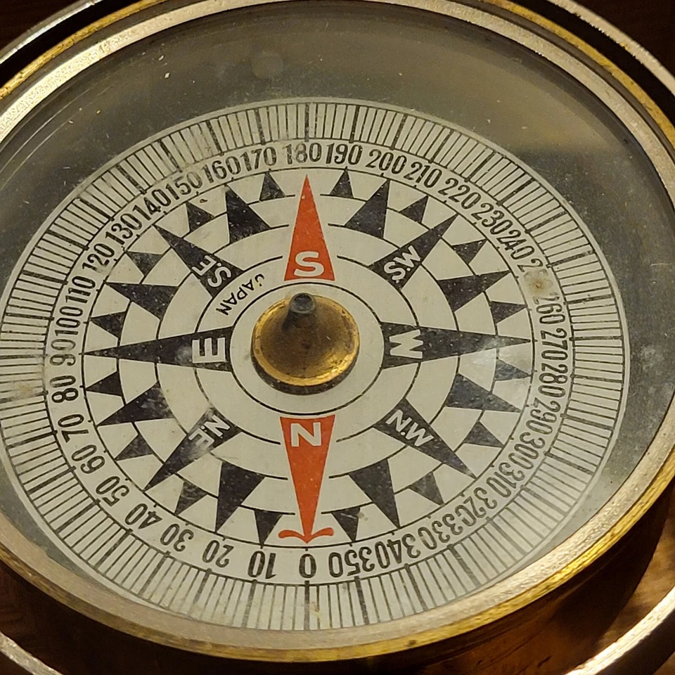 Brújula de barco vintage en caja de madera - Hecha en Japón - Tornillos antiguos de lengua y ranura Foto 2 de 4