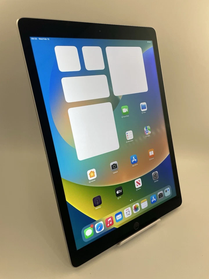 Apple iPad Pro 1st Gen 12.9" A1584 Grey Wi-Fi 32GB 128GB 256GB iPadOS Tablet - Image 4 of 4