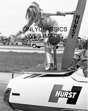 1970 Linda Vaughn Hurst Shifter Chrysler 300 Pace Car 8x10 Photo Indy 500 Pinup