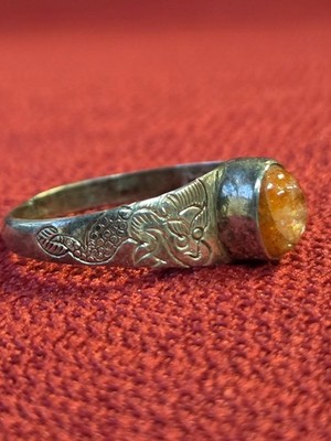 Unique Ring, Marked - Features Dragon Accents On Sides Size 8 VINTAGE