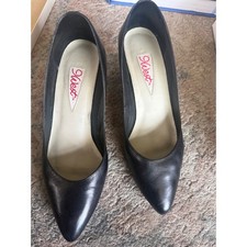 Nine West Q-Ali Black Leather Pointed Toe Pumps women's Size 7 M Vintage Heels