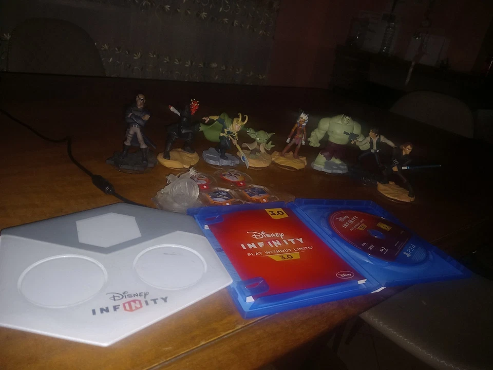 Disney Infinity 3.0 PS4 PS5 + tutti i playset di star wars  (3 giochi star wars), foto 1 di 2