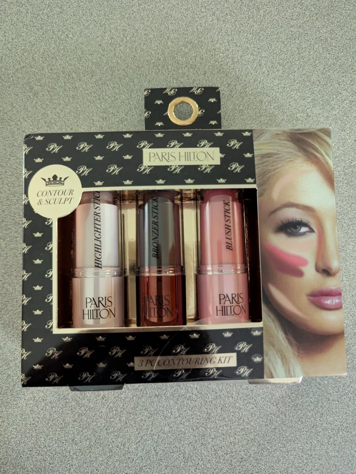 Kit de contorno Paris Hilton con tonos rosa, marrón y crema Foto 3 de 4