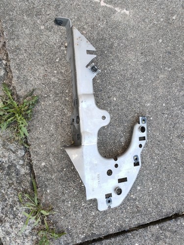 VW T5 Halterung Armaturenbrett unten Rechts 7H0857028B