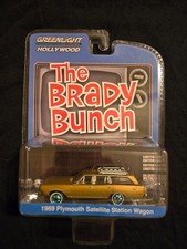 Greenlight Hollywood The Brady Bunch 1969 Plymouth Satellite Station Wagon Chase