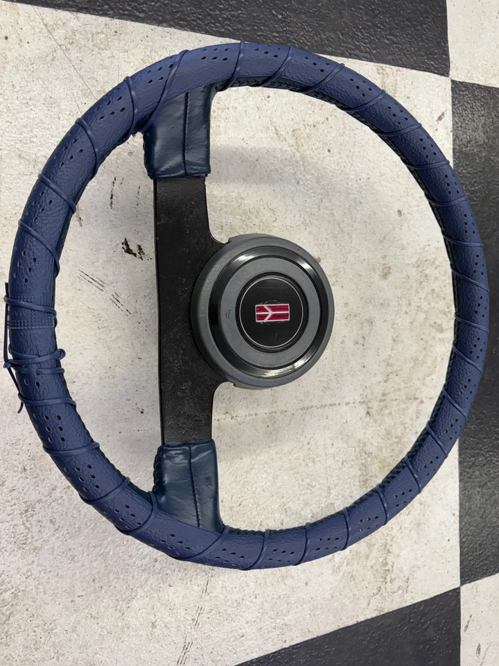 Volante deportivo Oldsmobile Cutlass 1984-1988 carrocería 442 G Foto 2 de 4