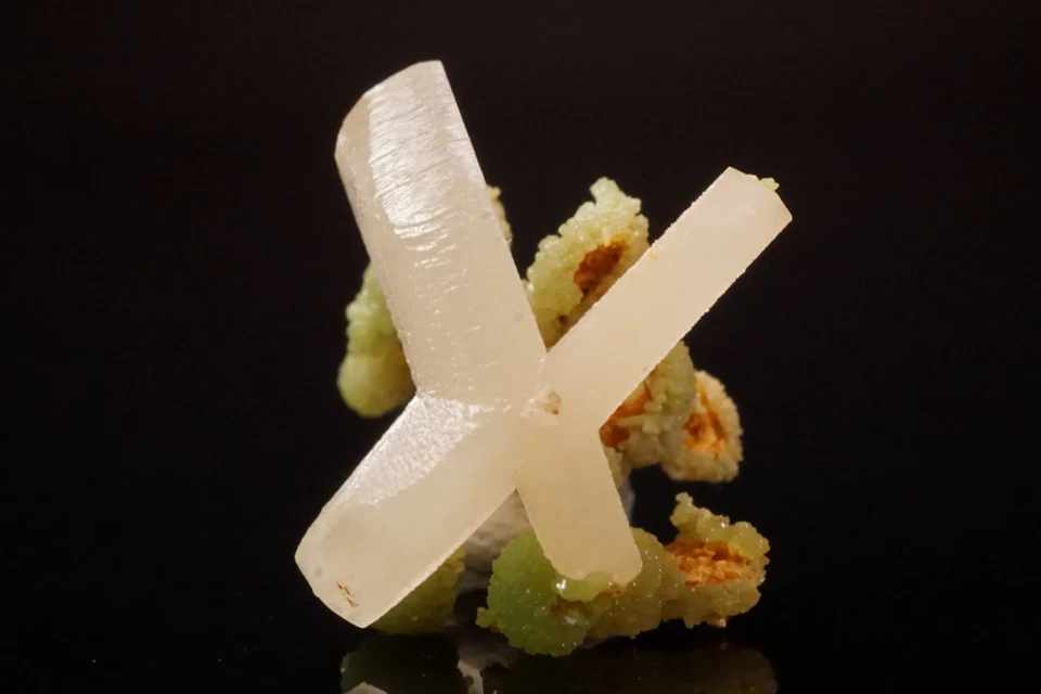 UNIQUE Cerussite Crystal Twin with Pyromorphite DAOPING, CHINA - Image 2 of 4