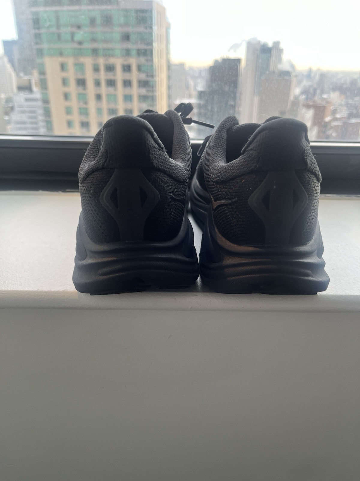 RRP $155 Hoka Clifton 10 All Black Men’s Running Shoes Size 10.5 Used thumbnail 7