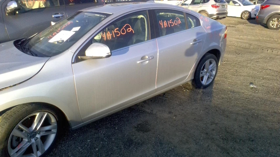 二手前外门把手 适合:2015 沃尔沃 S60 门拉手 仅油漆 — 第 3/4 张图片