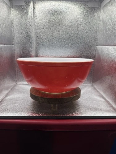 1970’s VINTAGE Kitchen PYREX #404 4QT. RED BOWL 10.25" X 4.5 Milk Glass Serving