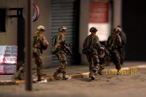 War on terrorism 1/72 TANK 1:72 figure 9pcs USA Soldiers VS Rebels Middle East - Picture 3 of 9