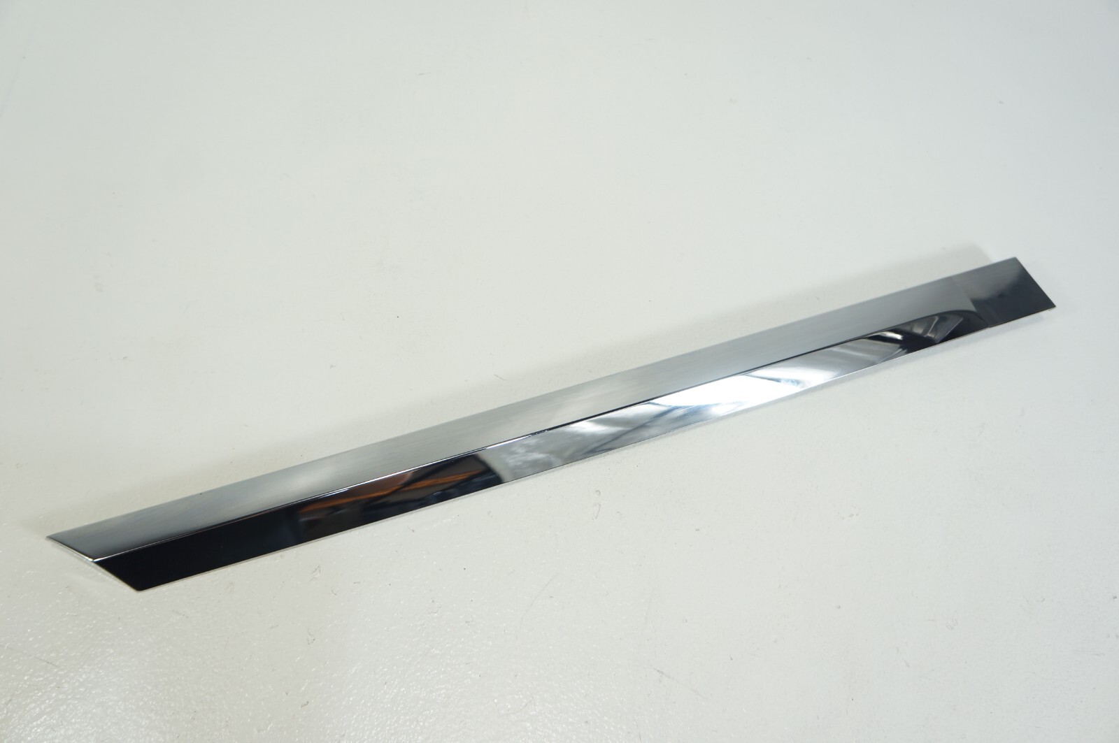 OEM 2019-2022 Bentley Continental GT III Rear Right Molding Trim Strip 3SD853536