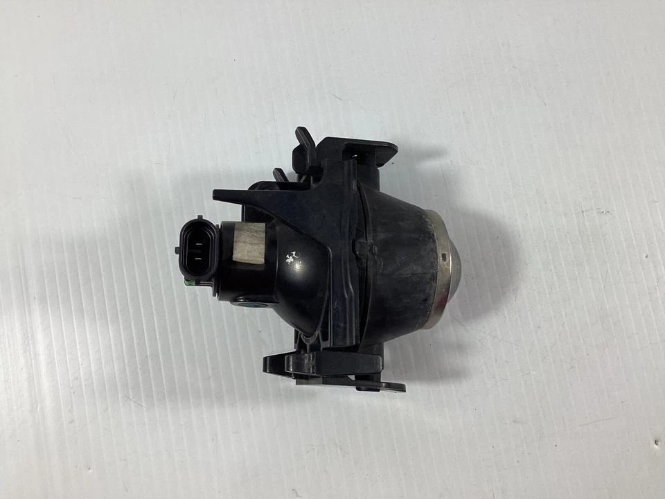 Ford Fusion LH 2009-2019 conductor luz antiniebla bisel y lámpara de luz 6E53-15K200-AA OEM. Foto 2 de 4